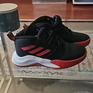 Adidas basketball shoes size 11k (own the game)